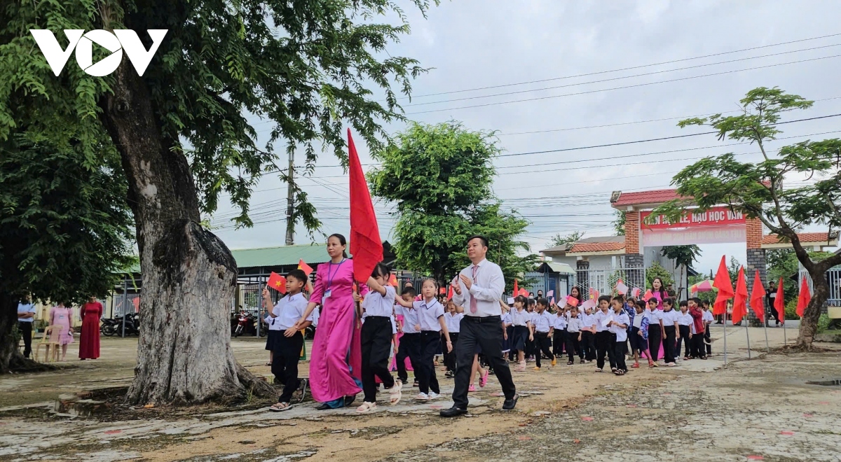 le khai giang dac biet o vung dong bao dan toc, vung kho khan hinh anh 13