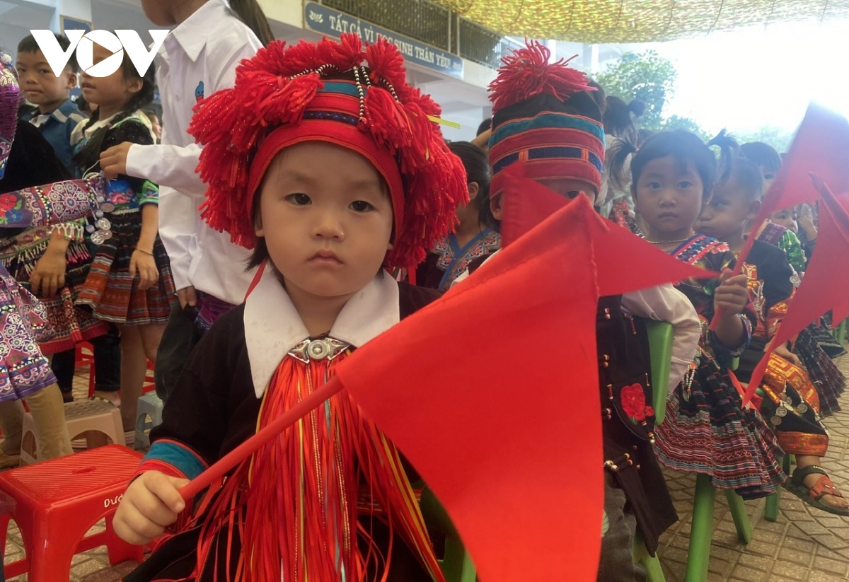 le khai giang dac biet o vung dong bao dan toc, vung kho khan hinh anh 14