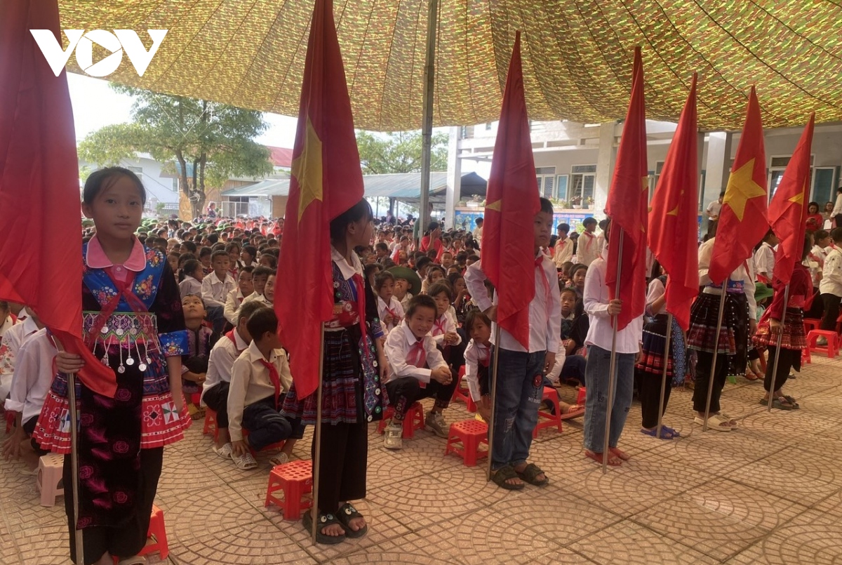 le khai giang dac biet o vung dong bao dan toc, vung kho khan hinh anh 15