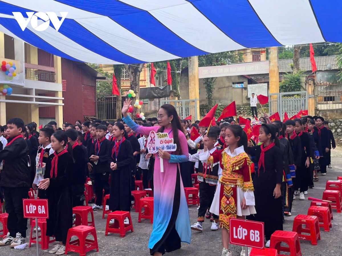 le khai giang dac biet o vung dong bao dan toc, vung kho khan hinh anh 17