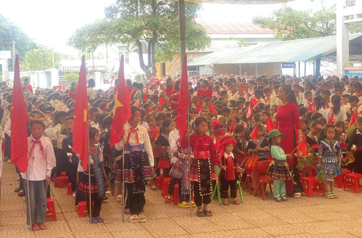 le khai giang dac biet o vung dong bao dan toc, vung kho khan hinh anh 18