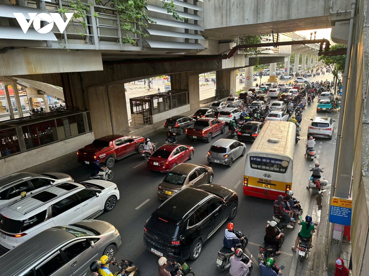 nguoi dan do ve ha noi sau ky nghi le 2 9, giao thong un tac cuc bo hinh anh 20