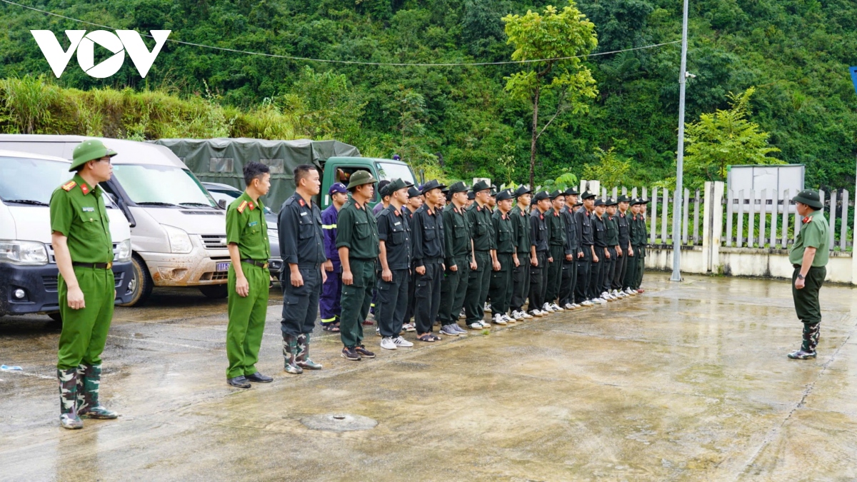 vuot 20 km duong rung dua nan nhan tro ve voi gia dinh hinh anh 1