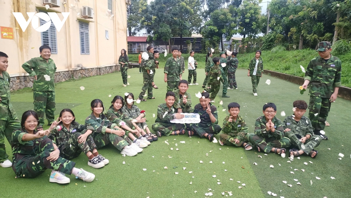 le khai giang dac biet o vung dong bao dan toc, vung kho khan hinh anh 22