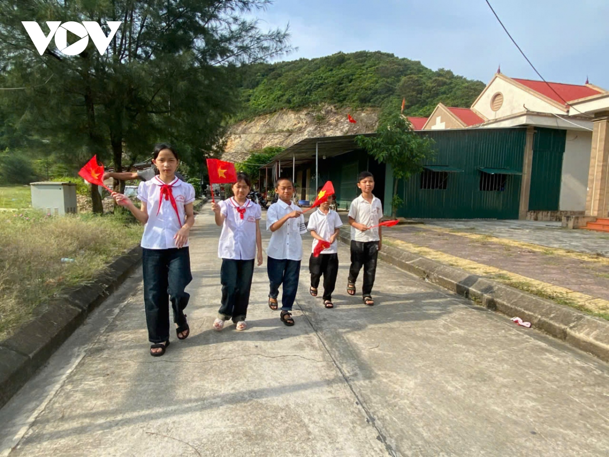 le khai giang dac biet o vung dong bao dan toc, vung kho khan hinh anh 24