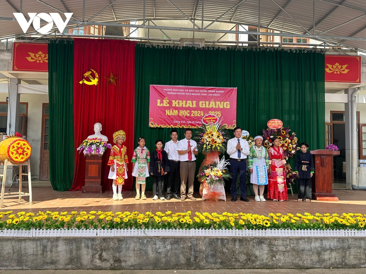 le khai giang dac biet o vung dong bao dan toc, vung kho khan hinh anh 25