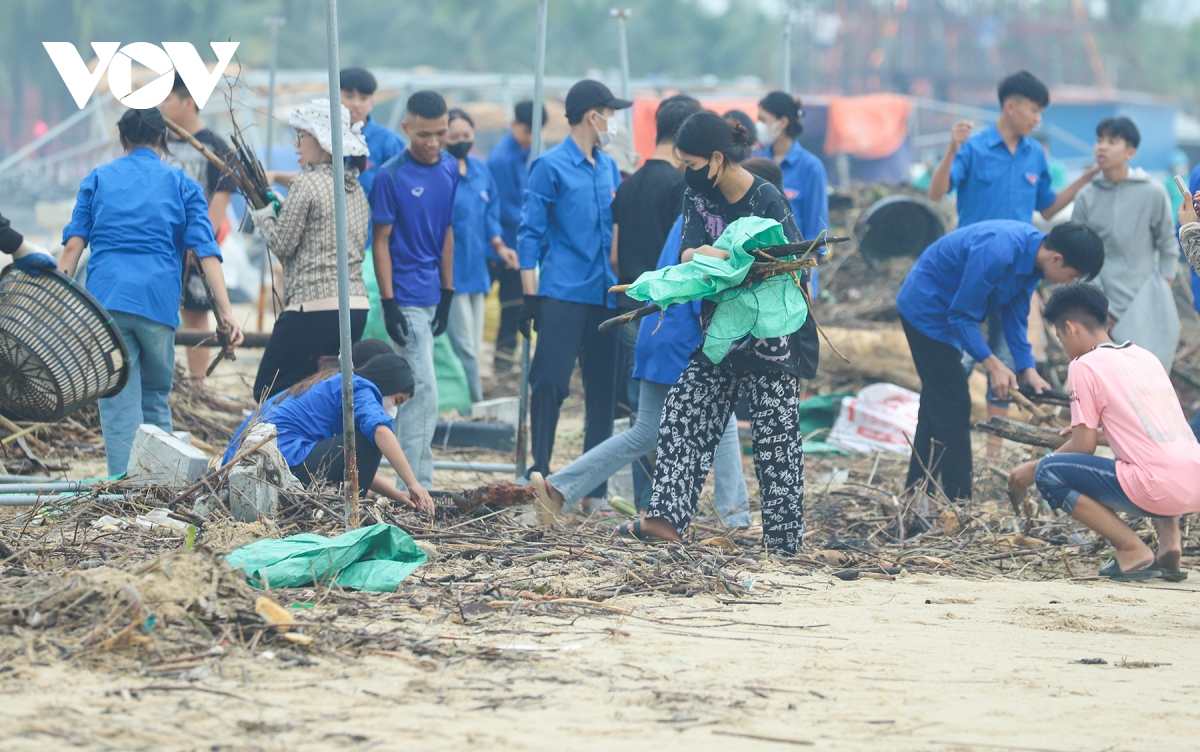 quang ninh tong ve sinh don dep bai bien va pho phuong hinh anh 3