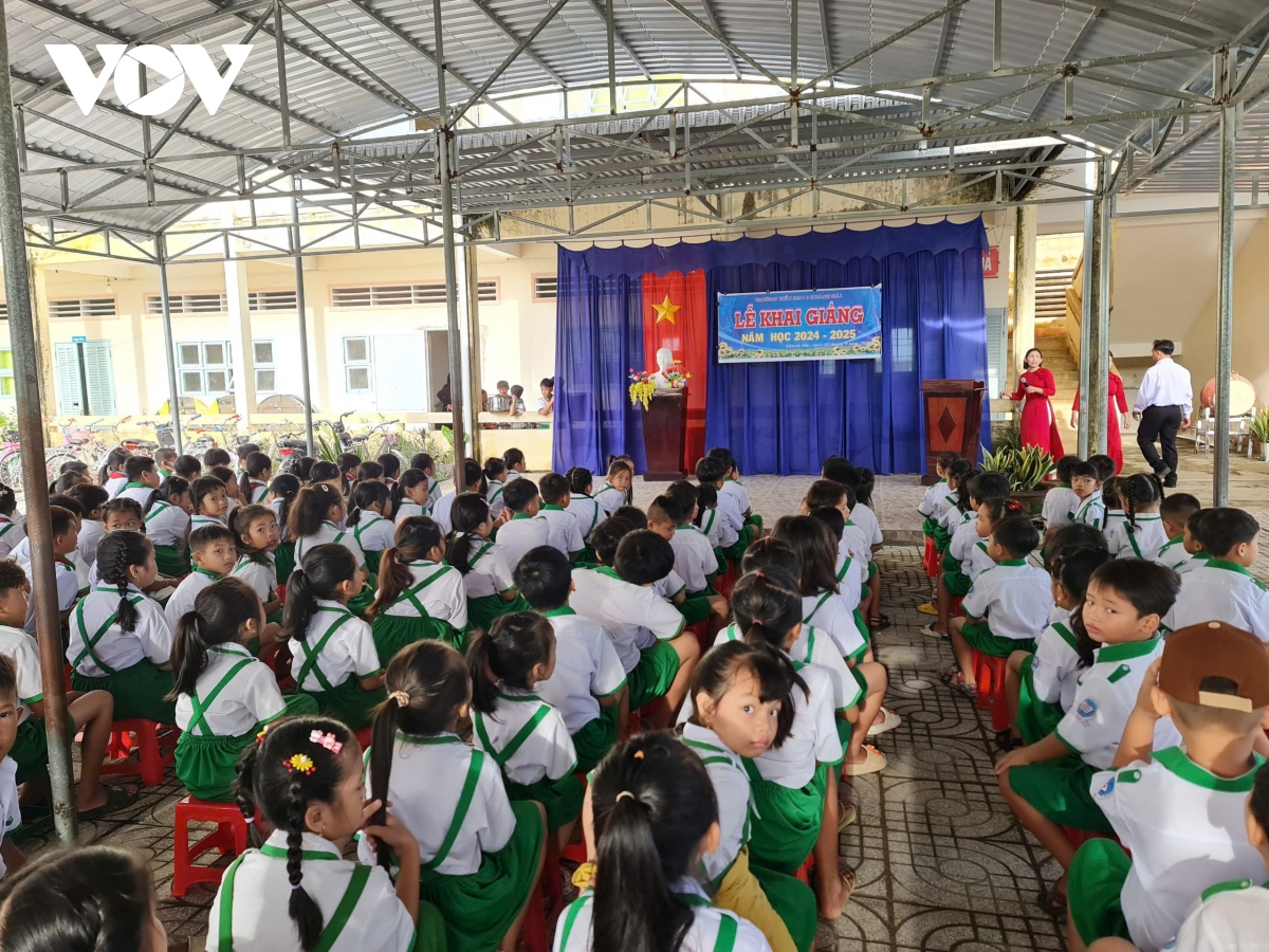 le khai giang dac biet o vung dong bao dan toc, vung kho khan hinh anh 3