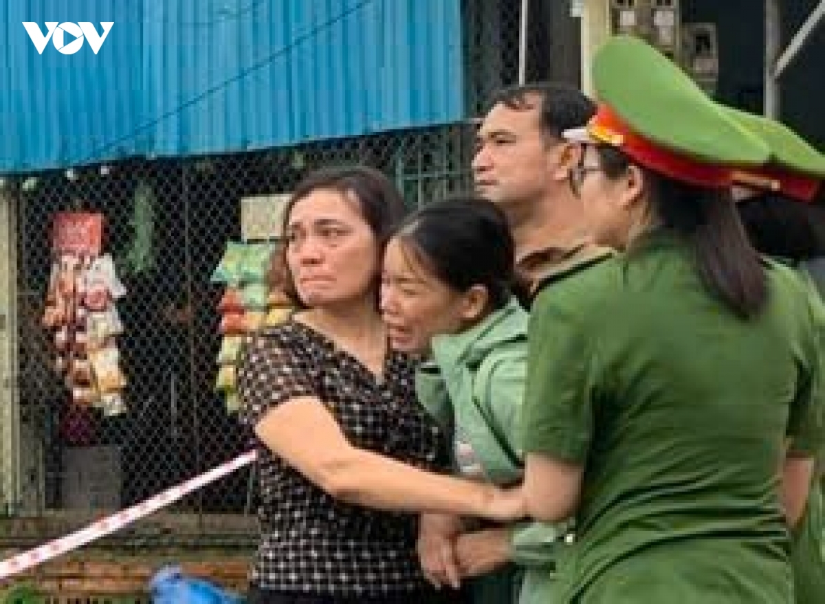 Vụ sập cầu Phong Châu: Cả đêm ngóng tin người thân mất tích