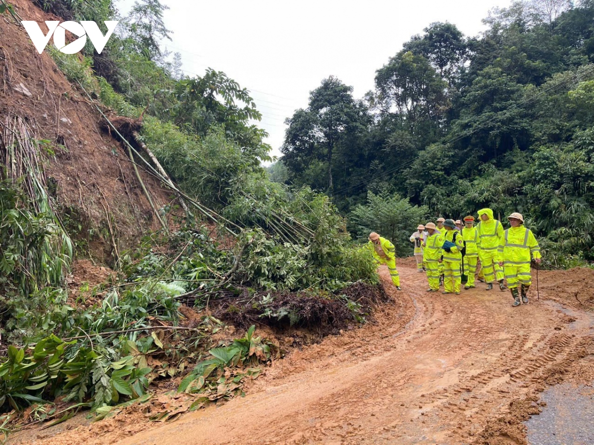 vuot 20 km duong rung dua nan nhan tro ve voi gia dinh hinh anh 4