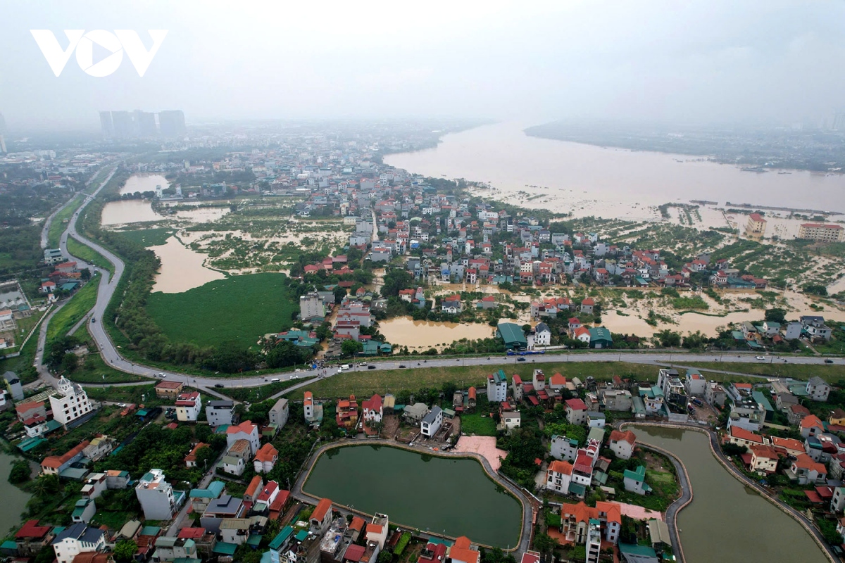 Nước lớn đổ về, người dân khu vực đê tả sông Hồng ở Hưng Yên oằn mình ...