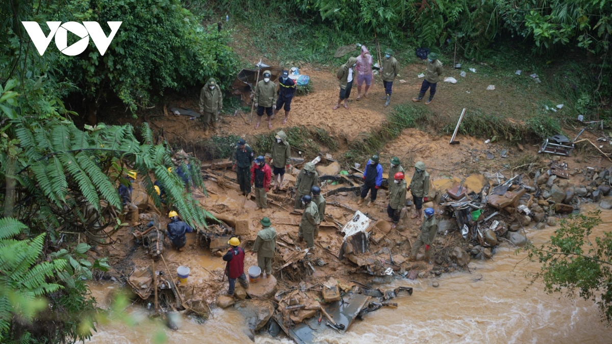 vuot 20 km duong rung dua nan nhan tro ve voi gia dinh hinh anh 5