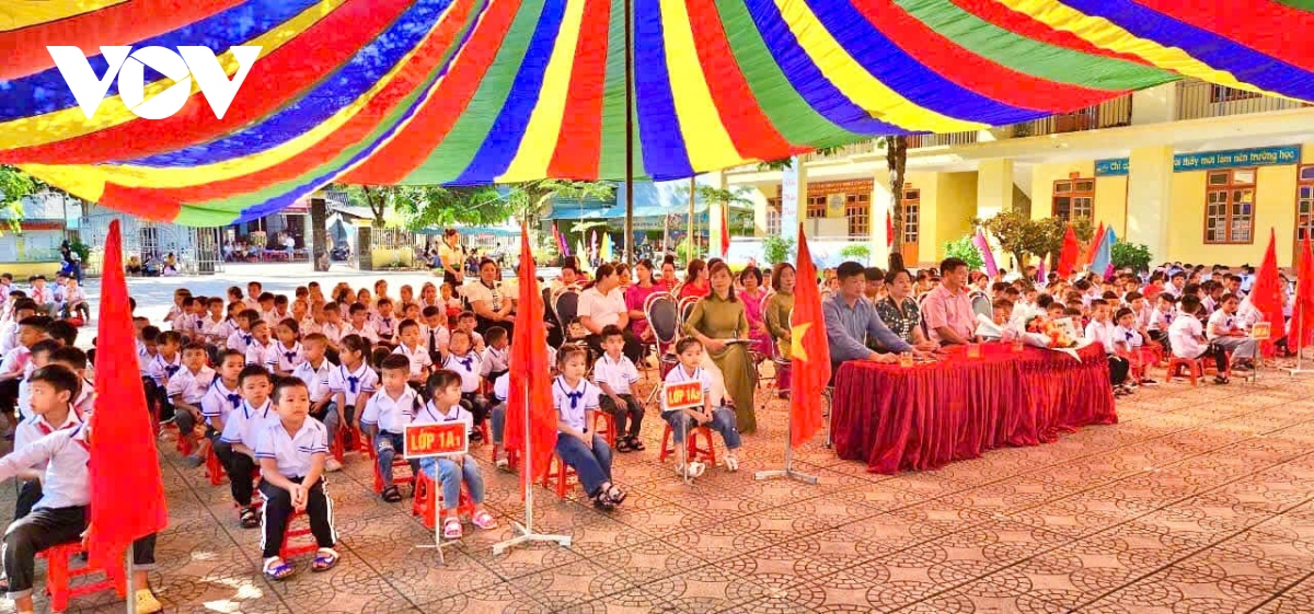 1,2 trieu hoc sinh tay bac vuot mua lu, tu tin buoc vao nam hoc moi hinh anh 2