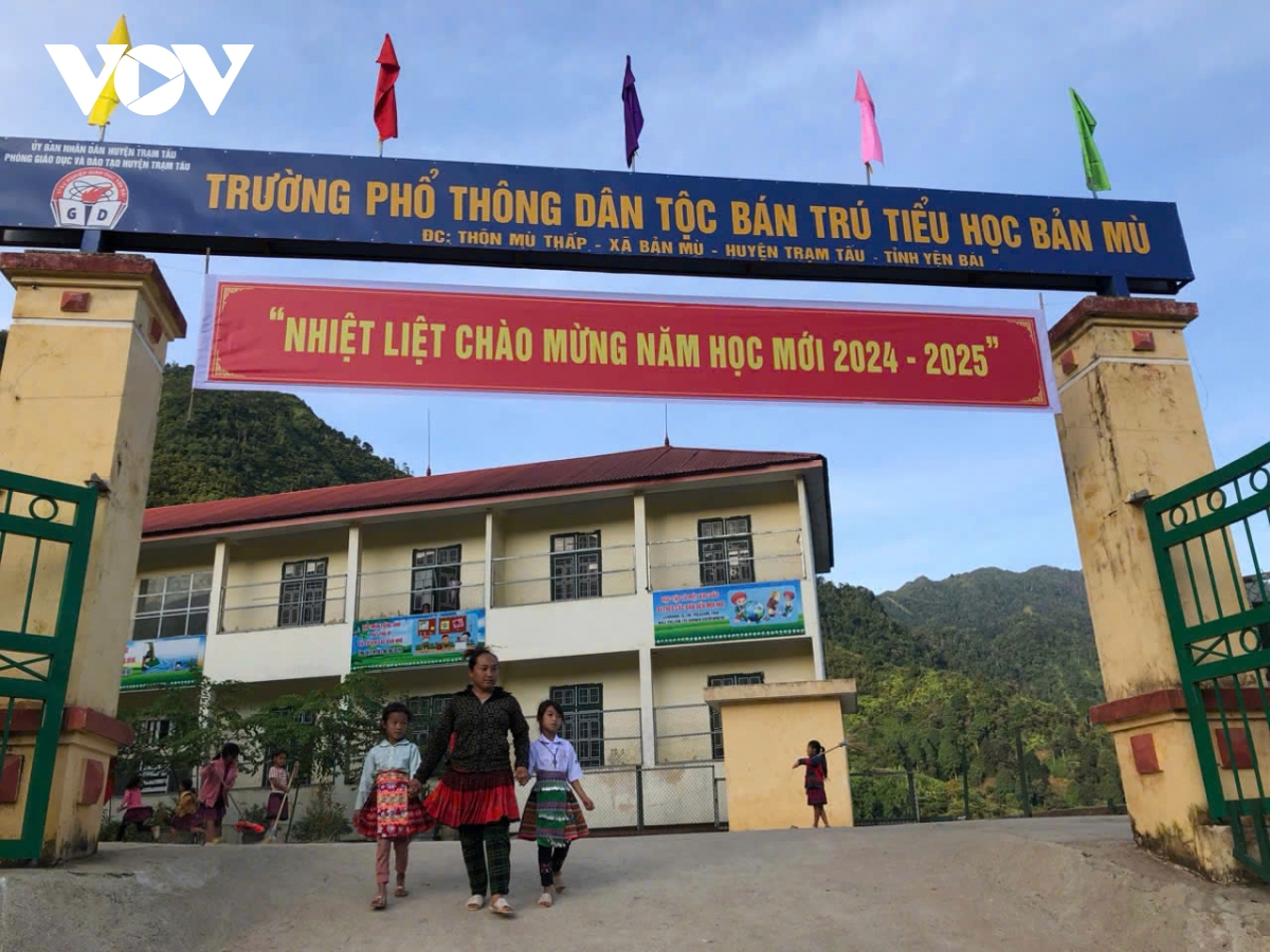 le khai giang dac biet o vung dong bao dan toc, vung kho khan hinh anh 5