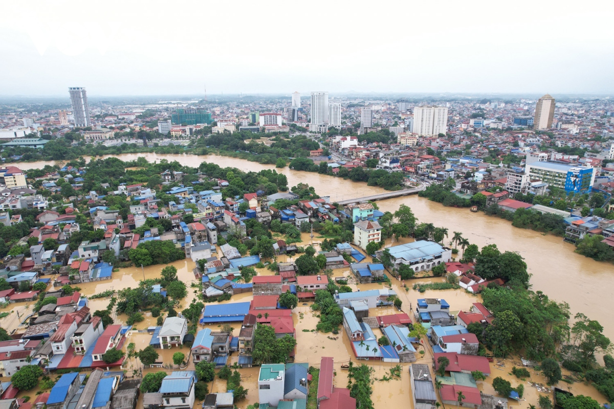 thanh pho thai nguyen ngap trong nuoc lu, khan cap di doi dan hinh anh 4