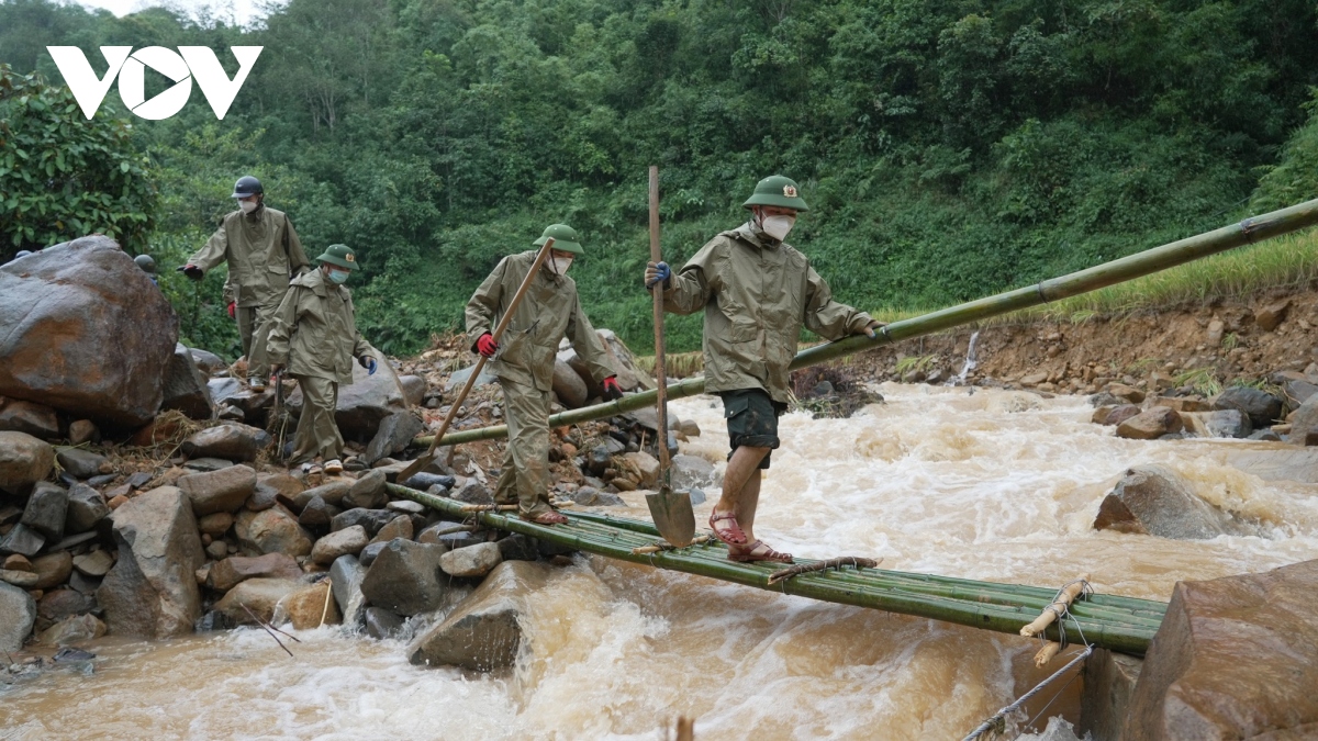 vuot 20 km duong rung dua nan nhan tro ve voi gia dinh hinh anh 6