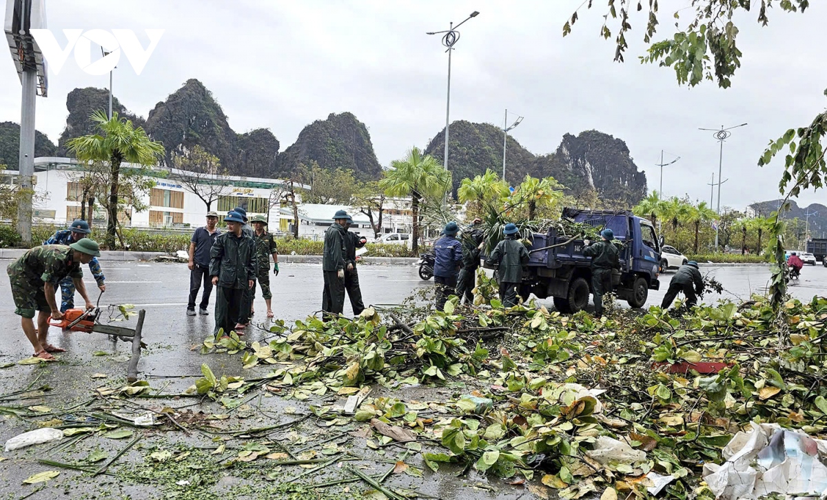  chay dua cuu nan nguoi dan, don rac thai tranh o nhiem o quang ninh hinh anh 6