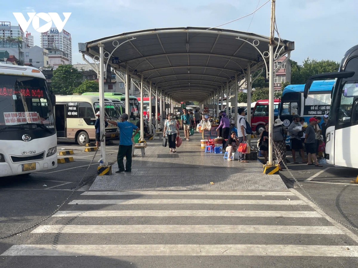 nguoi dan do ve ha noi sau ky nghi le 2 9, giao thong un tac cuc bo hinh anh 6