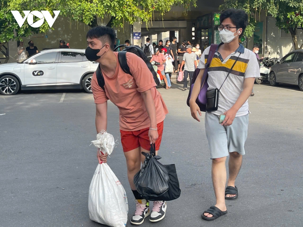 nguoi dan do ve ha noi sau ky nghi le 2 9, giao thong un tac cuc bo hinh anh 8