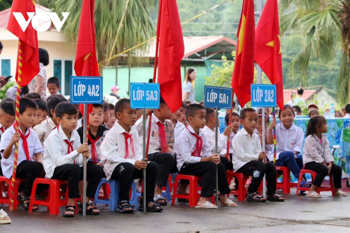 le khai giang dac biet o vung dong bao dan toc, vung kho khan hinh anh 8