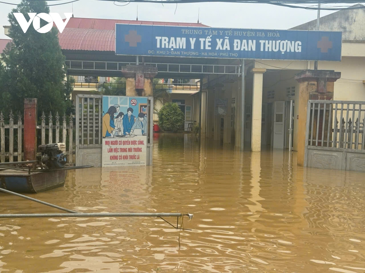 bao Dien tu vov cung cac nha hao tam ve voi ba con vung lu ha hoa hinh anh 13