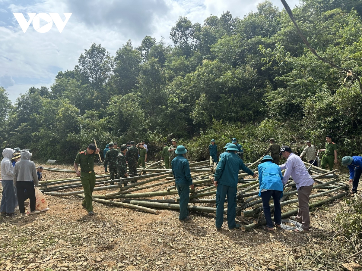 ngay dem dung lan trai, di chuyen dan khoi vung nguy co sat lo o son la hinh anh 12