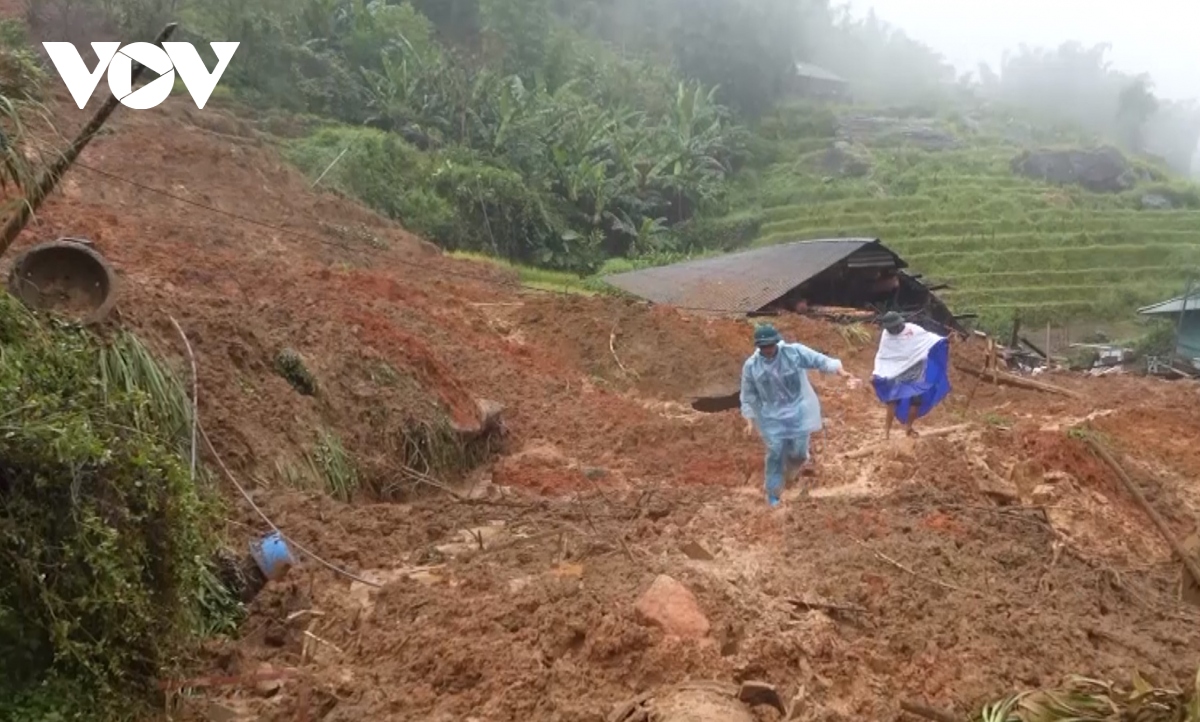 thi xa sa pa lao cai don suc khac phuc hau qua mua lu hinh anh 1