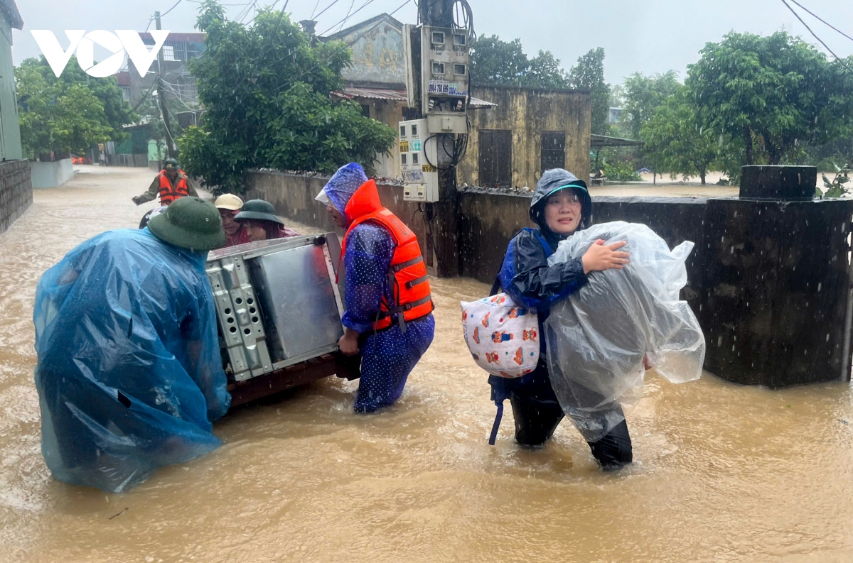 nam Dinh huy dong luc luong khan cap ho de, so tan dan khoi vung lu hinh anh 15