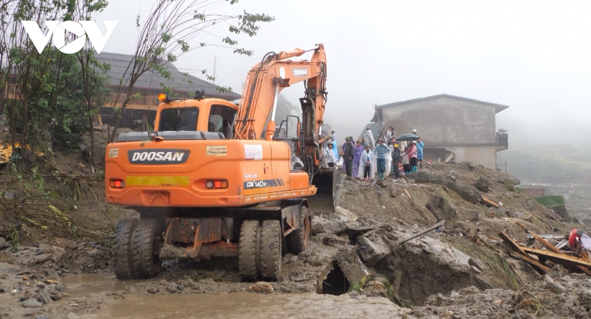 thi xa sa pa lao cai don suc khac phuc hau qua mua lu hinh anh 4