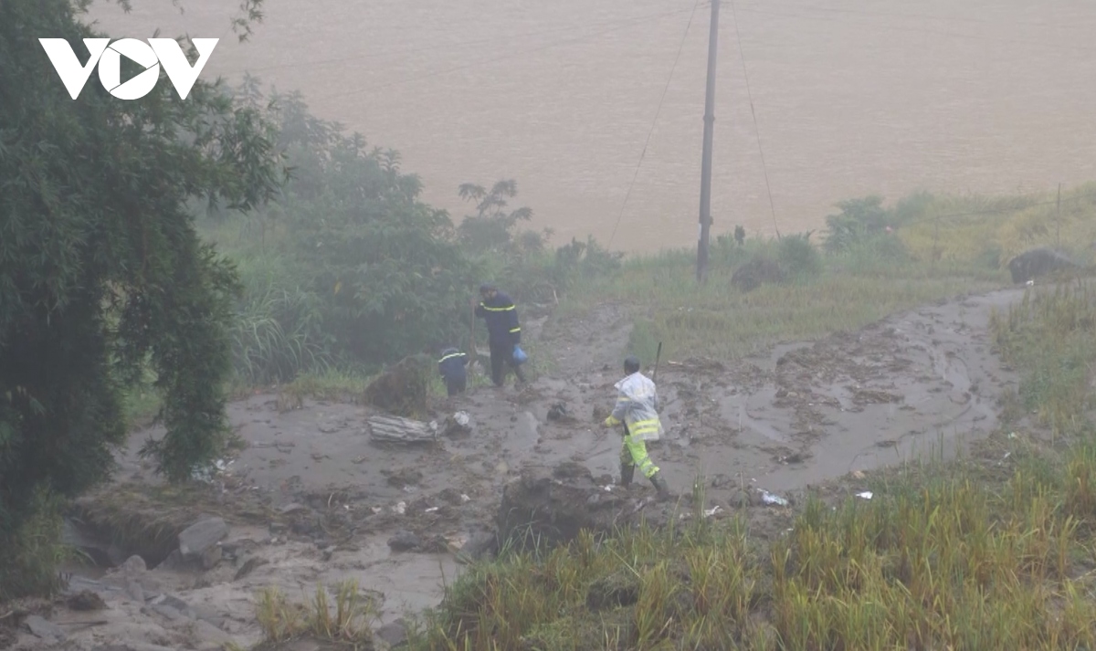 thi xa sa pa lao cai don suc khac phuc hau qua mua lu hinh anh 5