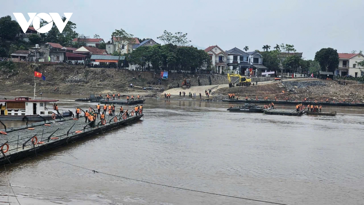 hinh anh bo doi cong binh bac cau phao phong chau vuot song hong hinh anh 3