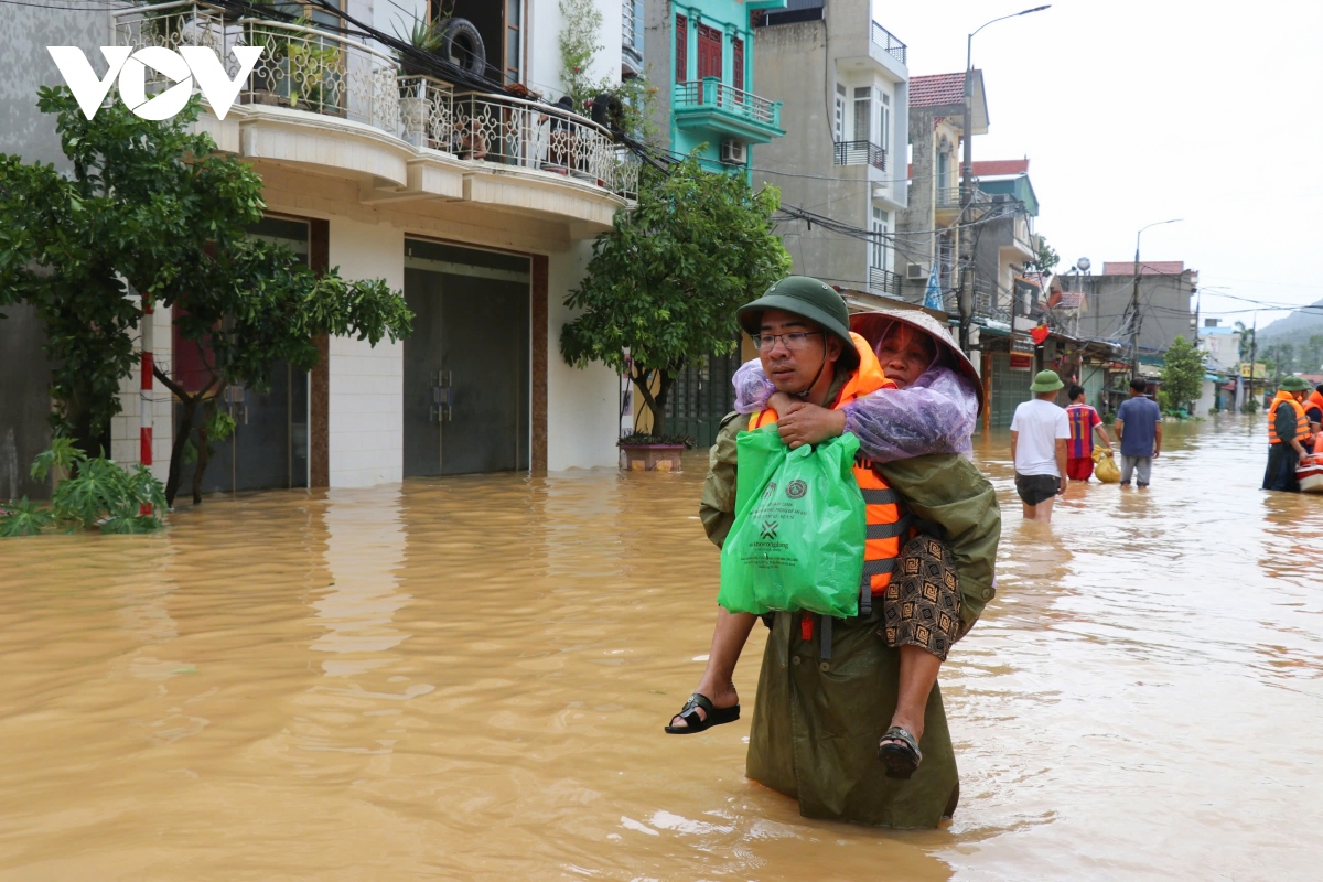 bac giang so tan khan cap hang tram ho dan bi ngap lut, co lap do mua lu hinh anh 2