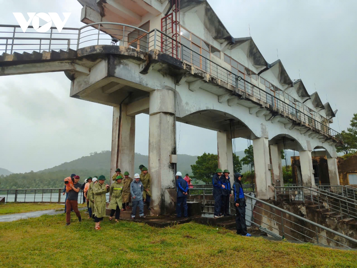 truc tiep bao so 3 dang tren dat lien quang ninh, hai phong, giat cap 16 hinh anh 216