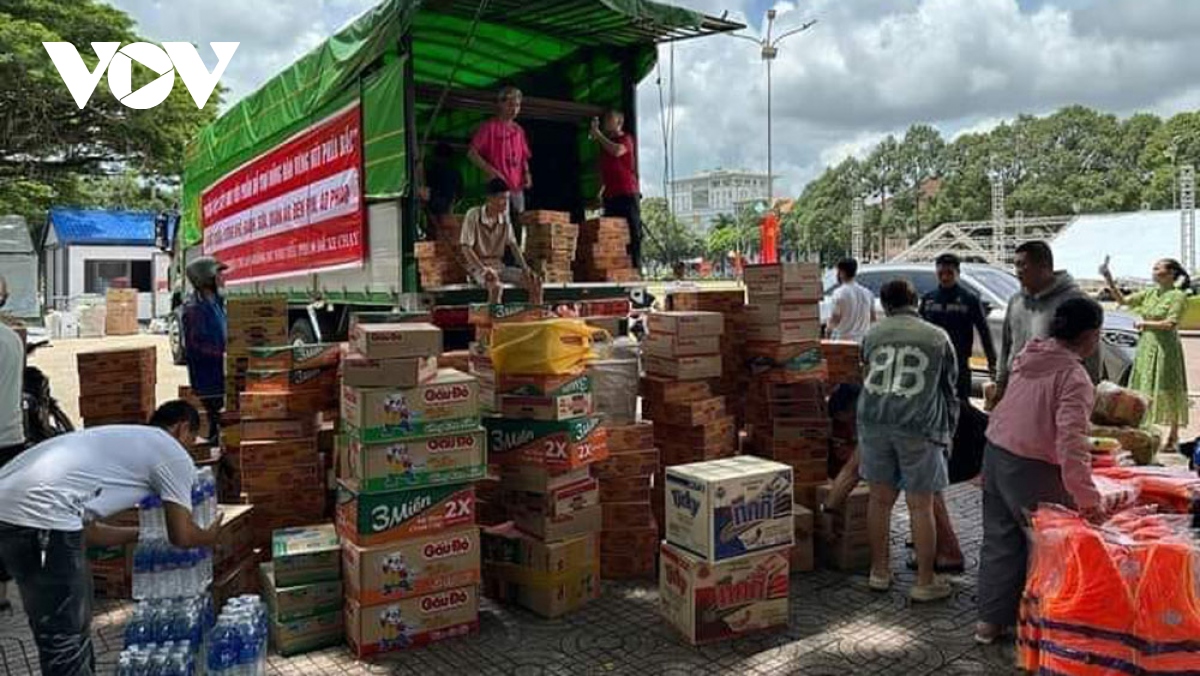 Các bộ ngành, địa phương, tổ chức tiếp tục phát động ủng hộ đồng bào vùng lũ