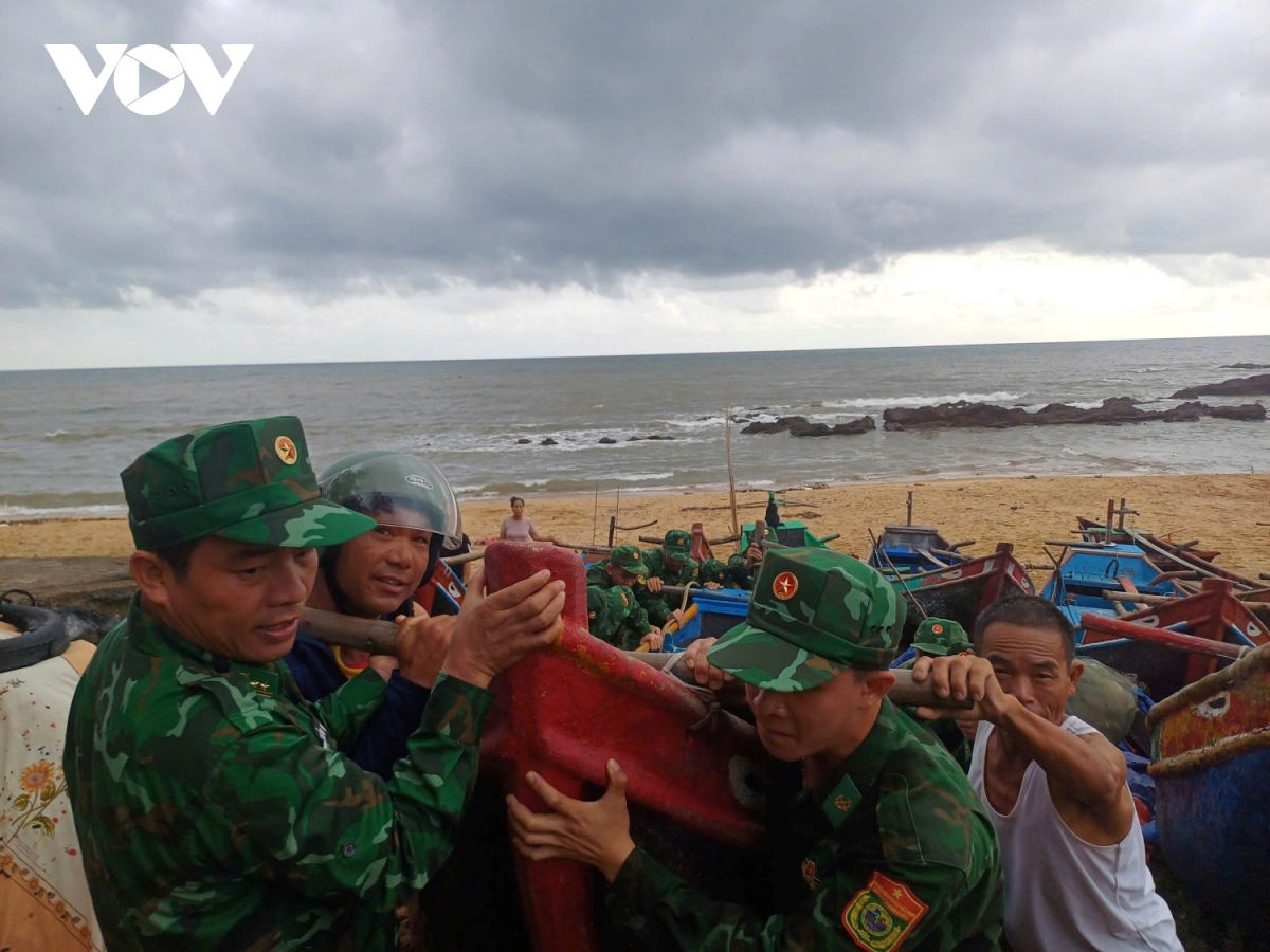 Ứng phó với cơn bão số 4: Người dân không được chủ quan