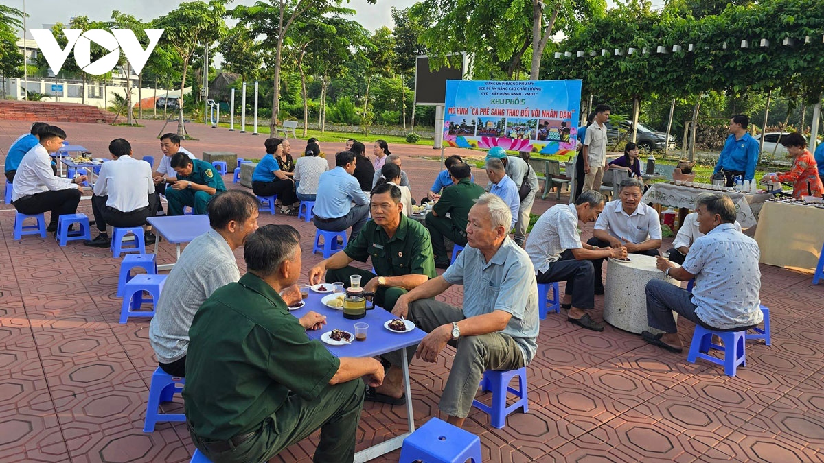 ca phe sang va phu xanh do thi o binh duong, hai qua ngot tu su dong long hinh anh 1