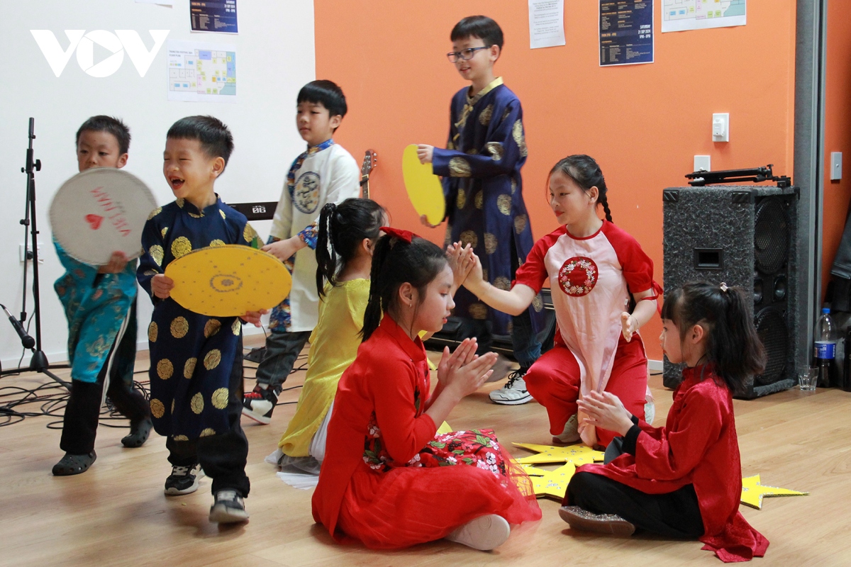 cộng đồng người việt tại wellington, new zealand đón tết trung thu hình ảnh 1 cong dong nguoi viet tai wellington, new zealand don tet trung thu hinh anh 1