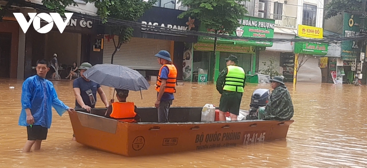 cuu tro nguoi bi nan la uu tien hang dau o yen bai hinh anh 1