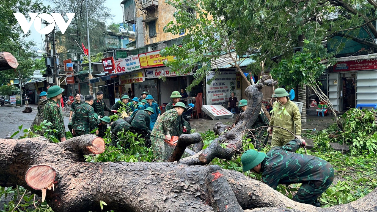 bi thu thanh uy ha noi kiem tra, chi dao khac phuc hau qua bao so 3 hinh anh 3