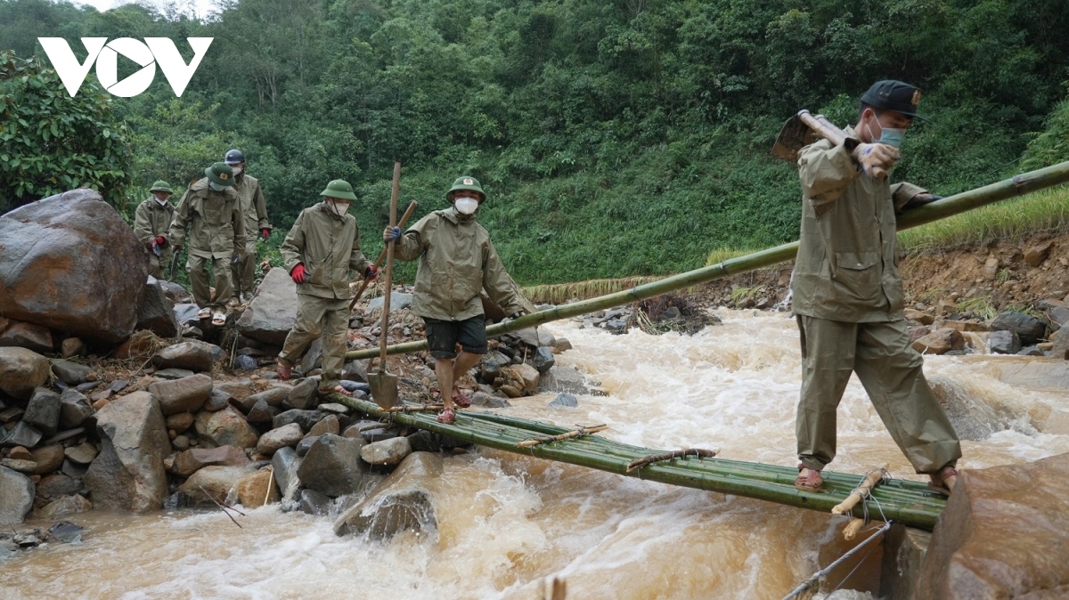 cao bang tim thay them 8 thi the nan nhan mat tich do bao so 3 hinh anh 1