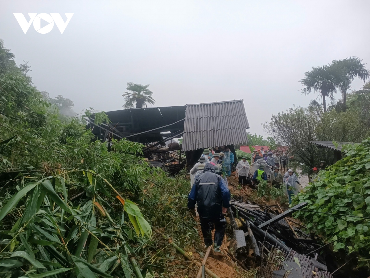 mua lu dien bien phuc tap, sat lo dat tai lao cai lam nhieu nguoi thuong vong hinh anh 1