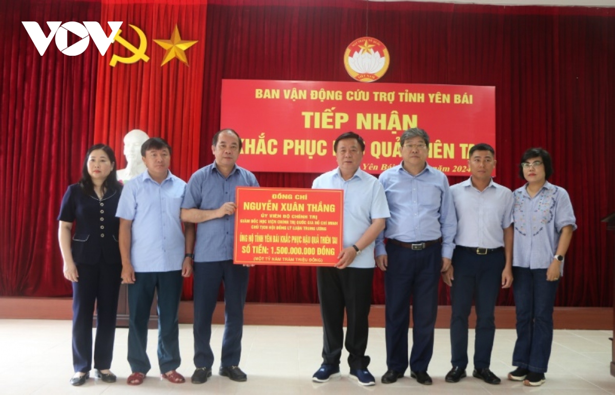 Ong nguyen xuan thang tham, dong vien nguoi dan vung lu tinh yen bai hinh anh 2