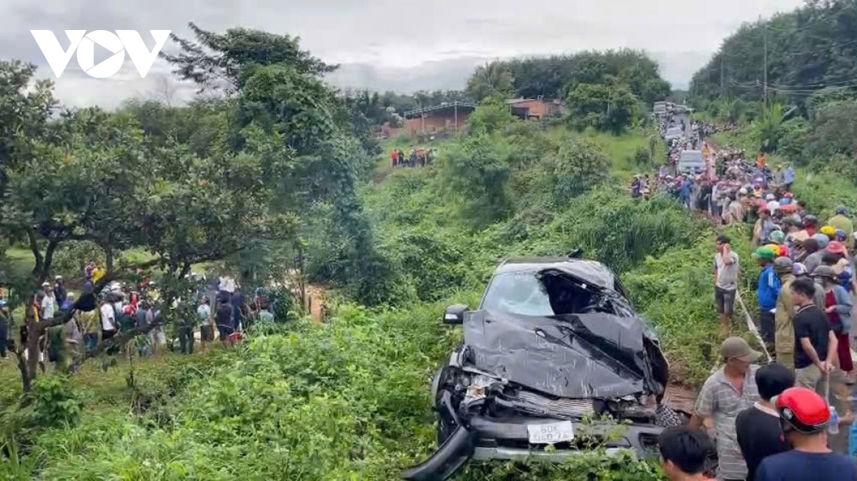 xe ban tai mat lai lao xuong suoi o binh phuoc, tai xe tu vong hinh anh 1