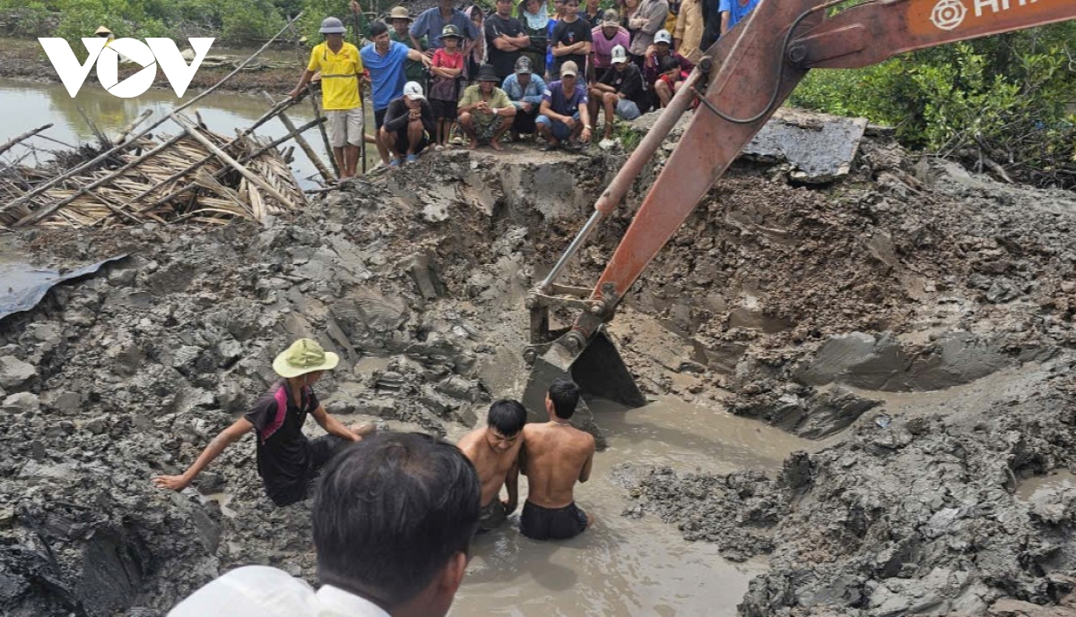 Cà Mau: Tìm thấy thi thể người đàn ông bị hút vào lỗ mọi vuông tôm