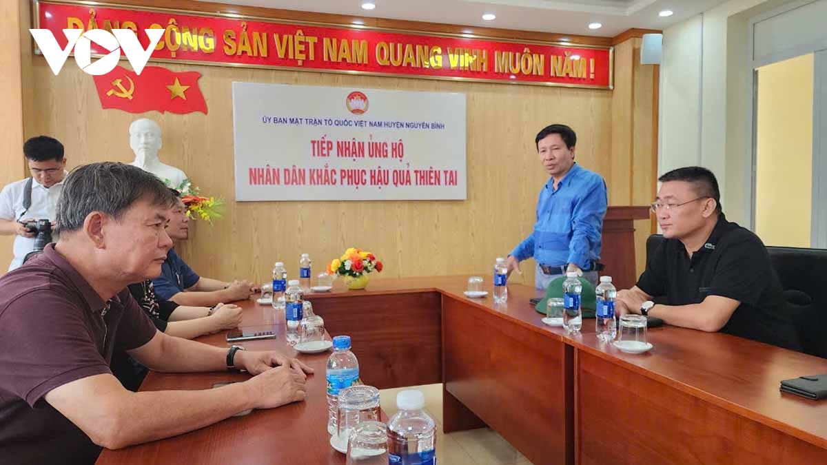 vov tang qua dong bao bi thien tai tai nguyen binh, cao bang hinh anh 3