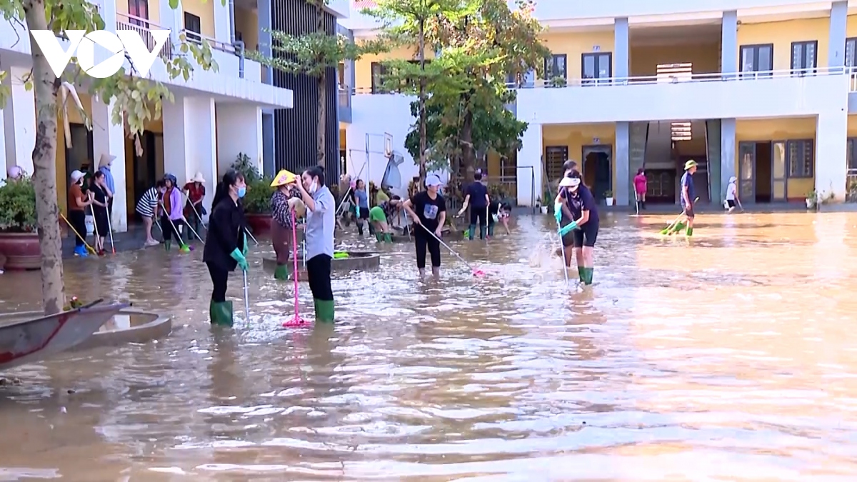 yen bai no luc khac phuc hau qua mua lu, don hoc sinh tro lai truong hinh anh 8