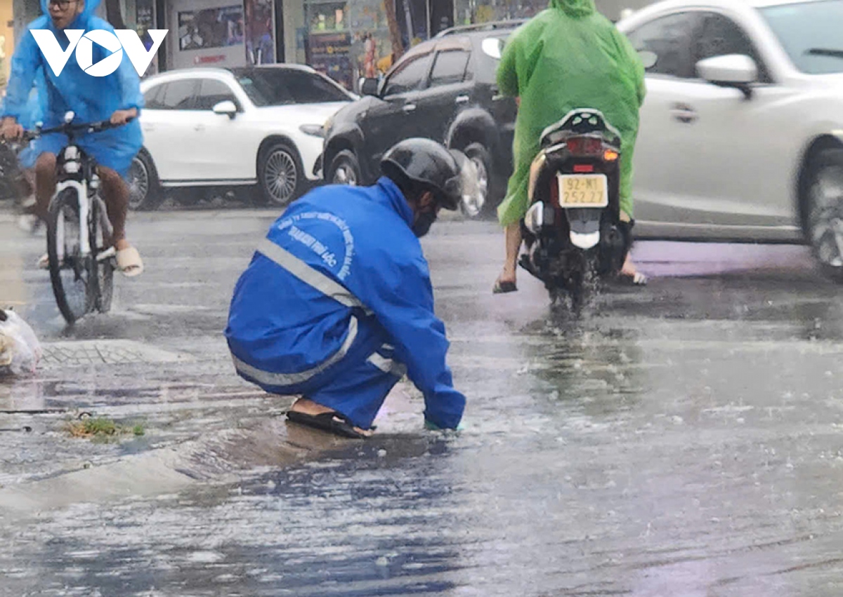 mua lon, ngap ung, un u cuc bo tai Da nang hinh anh 7