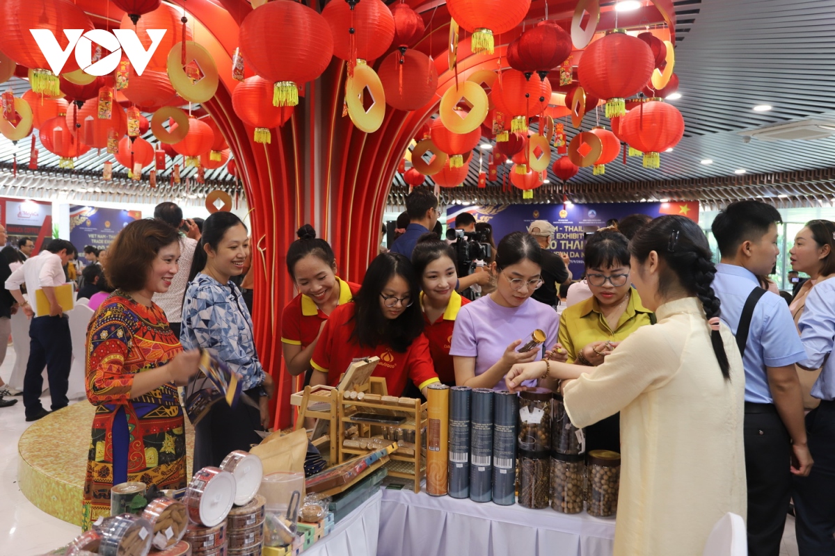 Khai trương không gian trưng bày sản phẩm tiêu biểu Việt Nam-Thái Lan