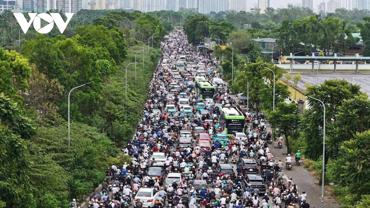 cay do gay can tro giao thong, nhieu duong pho ha noi un tac trong sang dau tuan hinh anh 20