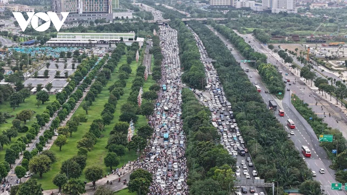 cay do gay can tro giao thong, nhieu duong pho ha noi un tac trong sang dau tuan hinh anh 21